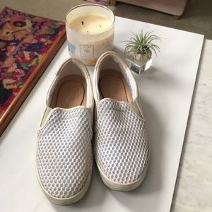 Dr. Scholl’s white mesh fabric sneaker